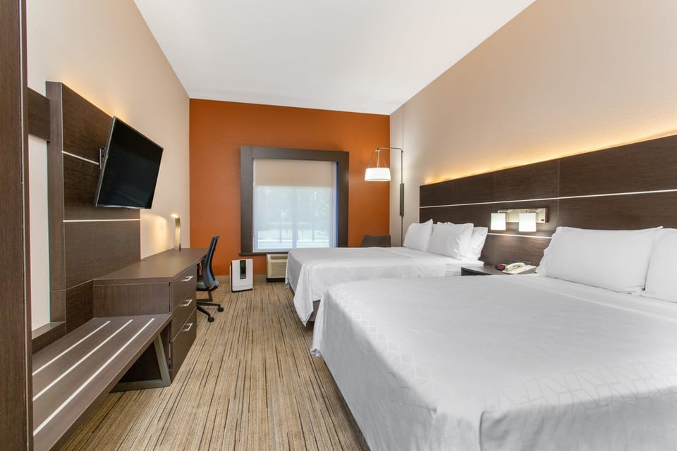 Premium bedding, pillowtop beds, in-room safe, desk