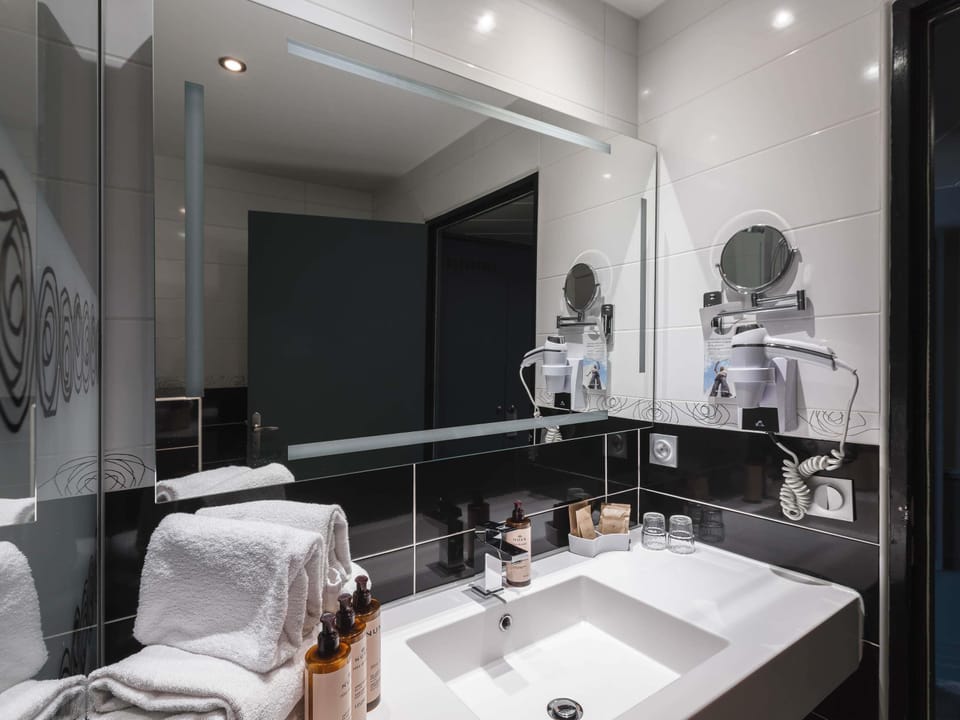 Premium bedding, pillowtop beds, free minibar, in-room safe