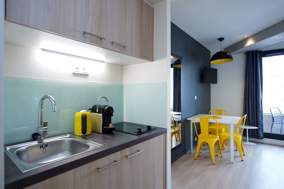 1 Bedroom Apartement for 3 people  | Living area | Flat-screen TV