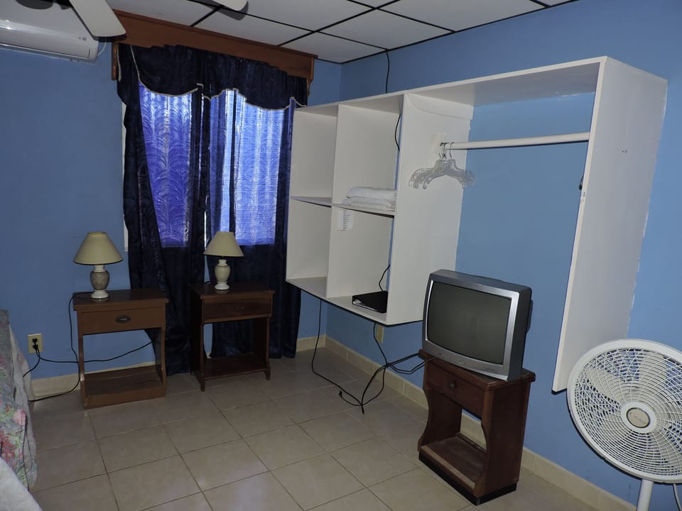 Economy Studio | Iron/ironing board (on request), bed sheets