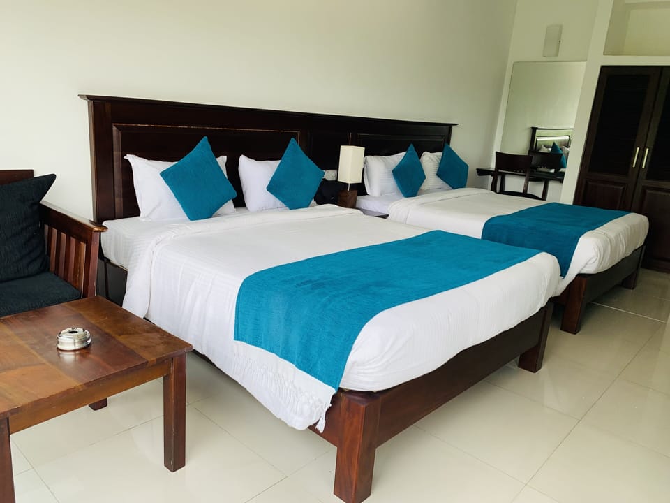 Deluxe Room, 1 Queen Bed, River View | Desk, soundproofing, iron/ironing board, free WiFi