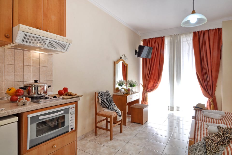 Full-size fridge, coffee/tea maker, cookware/dishes/utensils