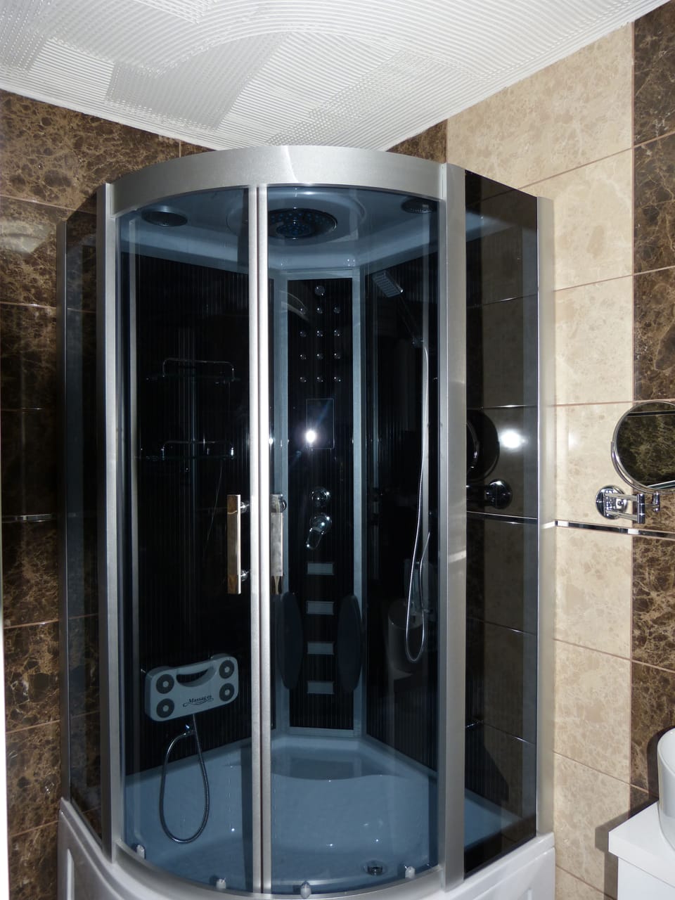 Standard Double Room | Bathroom shower