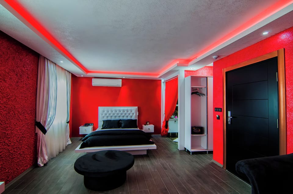 Exclusive Double or Twin Room | In-room safe, desk, soundproofing, iron/ironing board (on request)