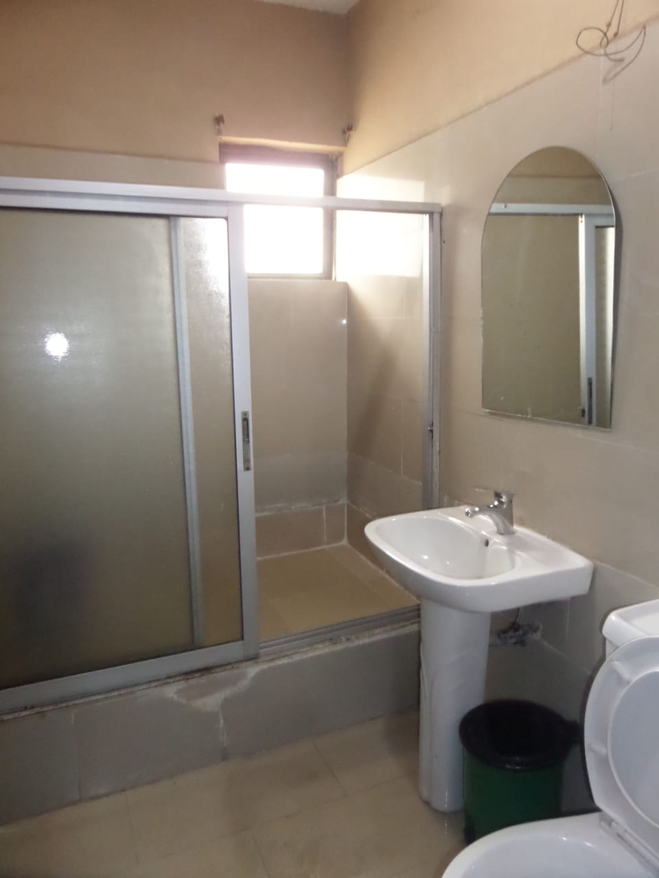 Deluxe Room | Bathroom | Separate tub and shower, free toiletries, hair dryer, bathrobes