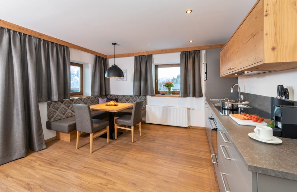 Apartment (Glücksgenuss) | Private kitchen | Fridge, highchair, cleaning supplies