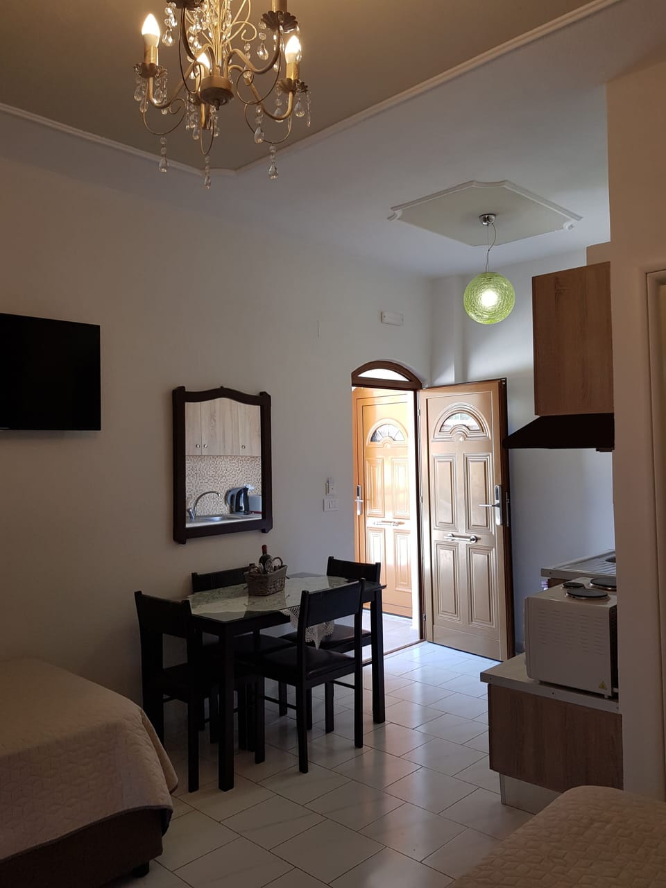 Superior Triple Room, Sea View (4 LEVANTES) | In-room dining