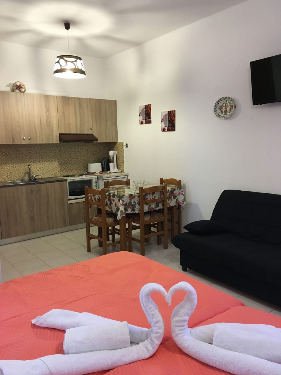 Studio Apartment (3 MISTRAL) | Private kitchen | Fridge, oven, stovetop, coffee/tea maker