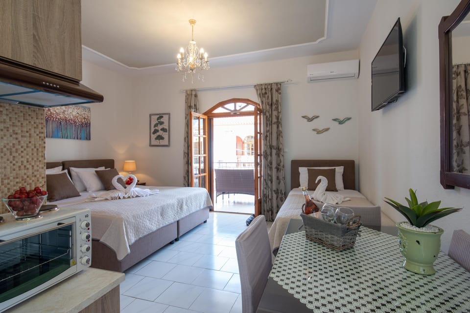 Superior Triple Room, Sea View (4 LEVANTES) | Premium bedding, pillowtop beds, individually decorated