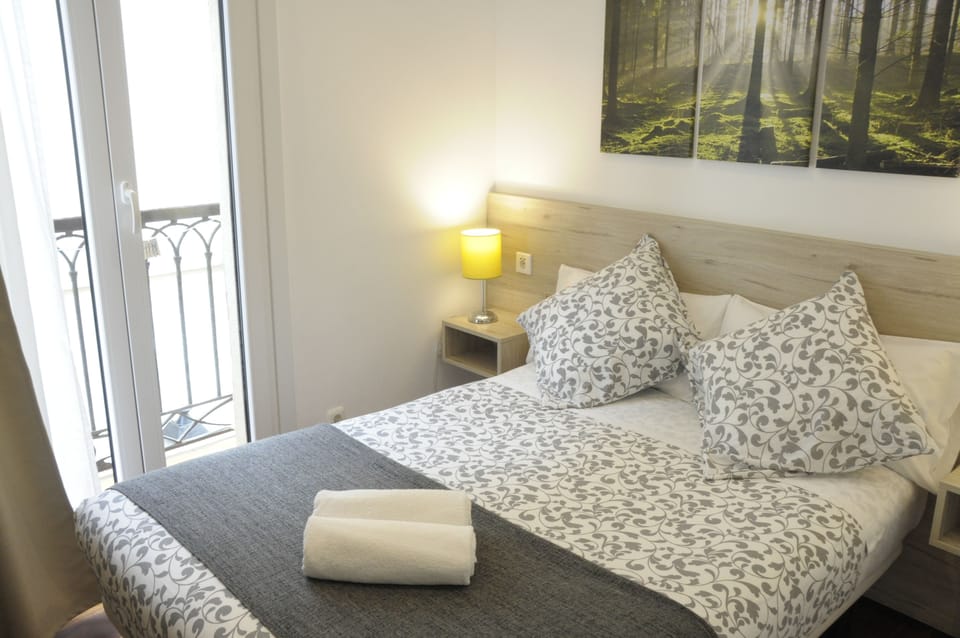 Comfort Double Room, 1 Double Bed, Non Smoking, Shared Bathroom | Premium bedding, down comforters, memory foam beds, minibar