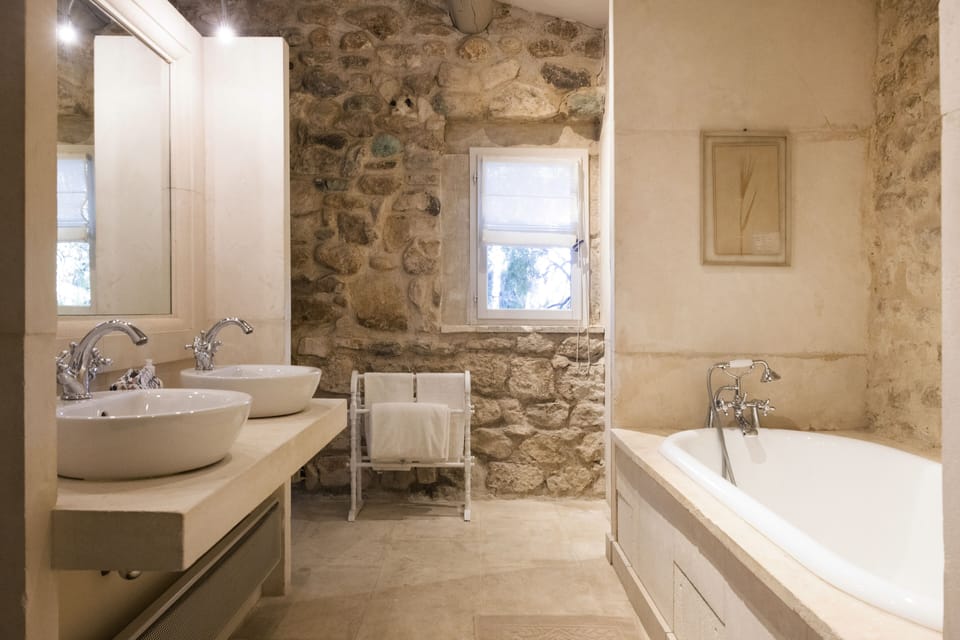 Suite Marie | Bathroom | Hair dryer, bathrobes, slippers, towels