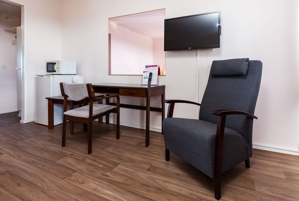 Premium Twin Room, Balcony | Soundproofing, free WiFi, bed sheets