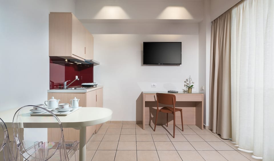 City Studio, 2 Twin Beds, City View | Private kitchenette | Fridge