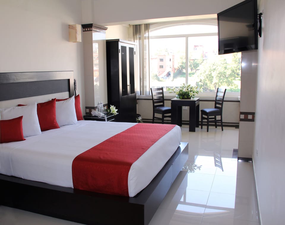 Executive Room, 1 King Bed (PLUS) | Premium bedding, in-room safe, individually furnished, desk