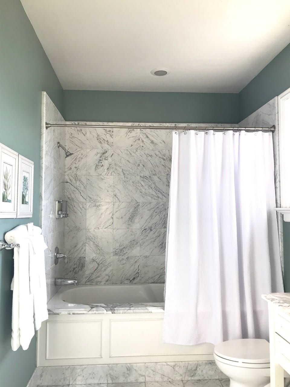 Deluxe King + Balcony | Jetted tub