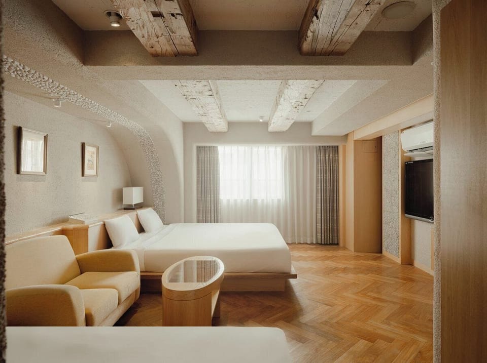Deluxe King Non-smoking | Soundproofing, iron/ironing board, free WiFi, bed sheets
