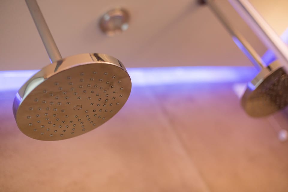 Triple Room | Bathroom | Free toiletries, hair dryer, bidet, towels
