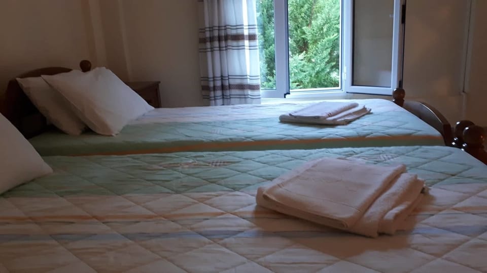 Family Duplex, 1 Bedroom | 2 bedrooms, free cribs/infant beds, free WiFi