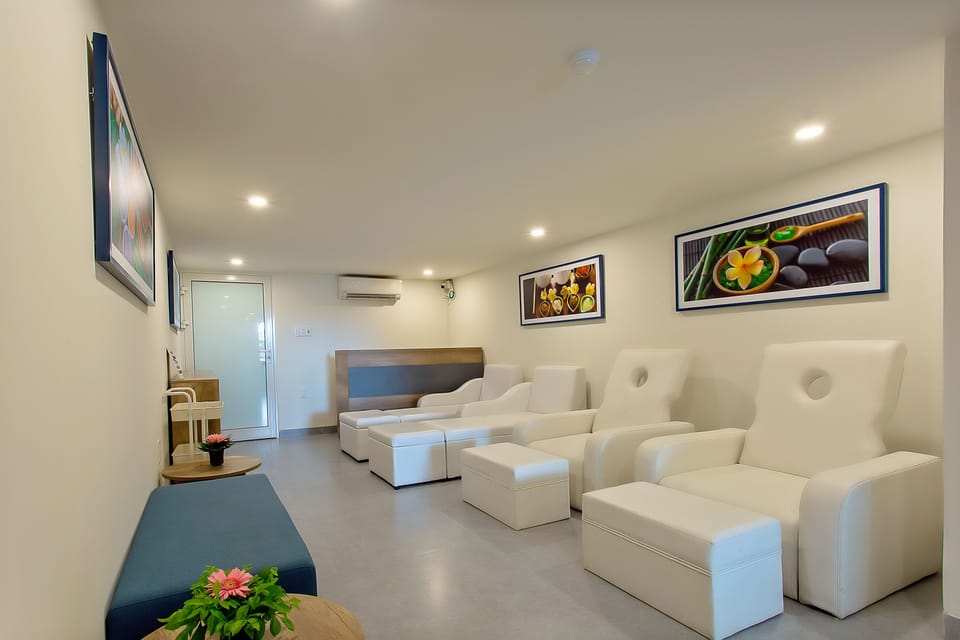 Couples treatment rooms, body treatments, body wraps, body scrubs