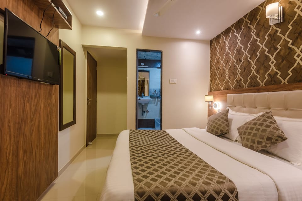 Premium bedding, in-room safe, desk, soundproofing