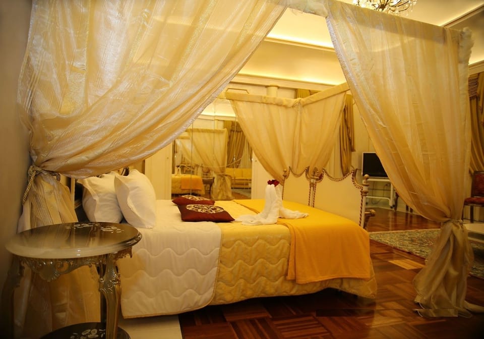 Suite | Hypo-allergenic bedding, minibar, in-room safe, desk