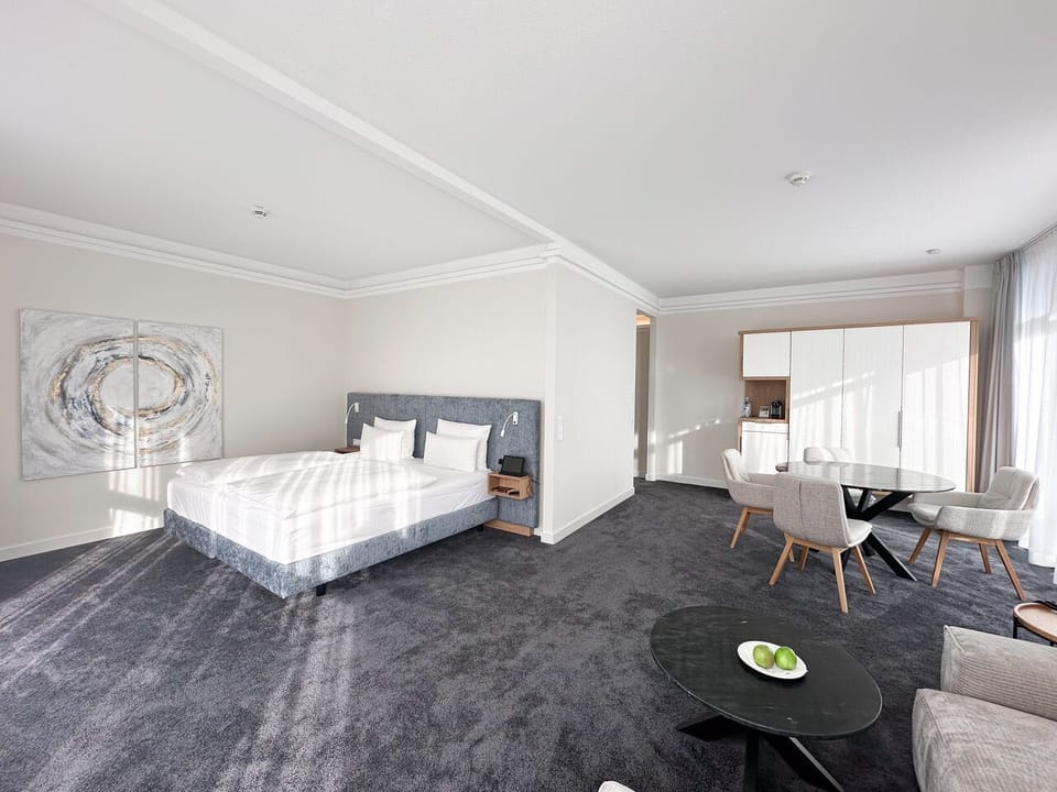 Luxury Room | Hypo-allergenic bedding, in-room safe, blackout drapes, free WiFi