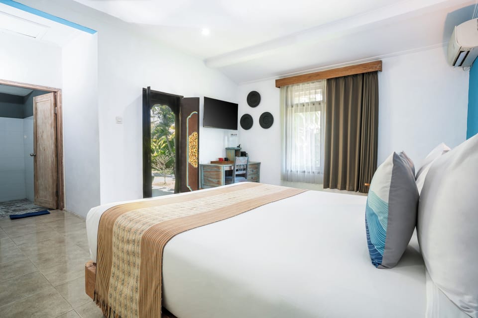 Deluxe Room | Minibar, in-room safe, desk, free WiFi