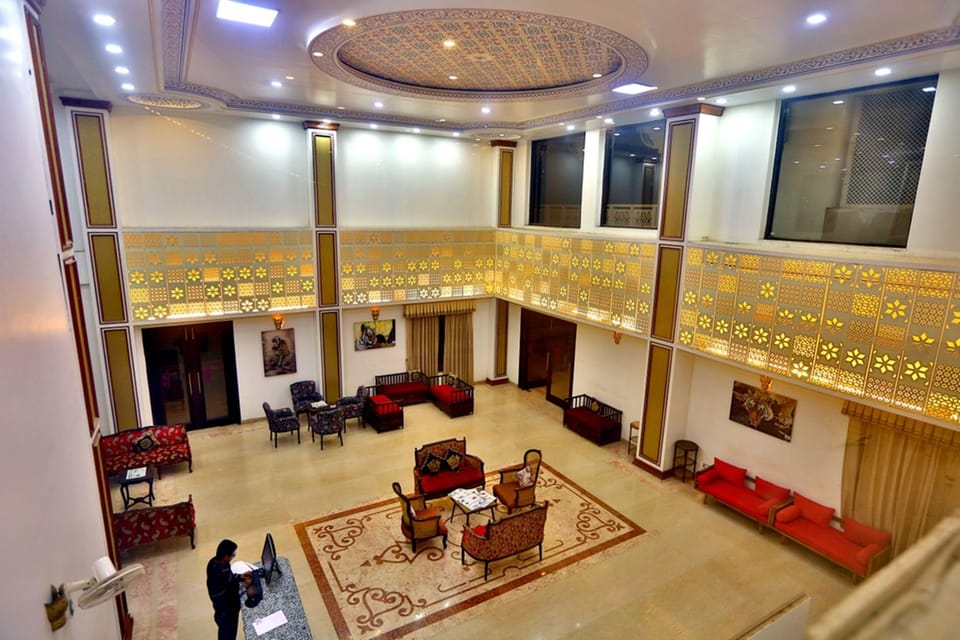 Lobby lounge