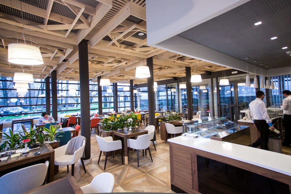 Breakfast, lunch, dinner served; local and international cuisine 