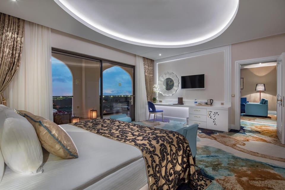 Free minibar, in-room safe, desk, blackout drapes
