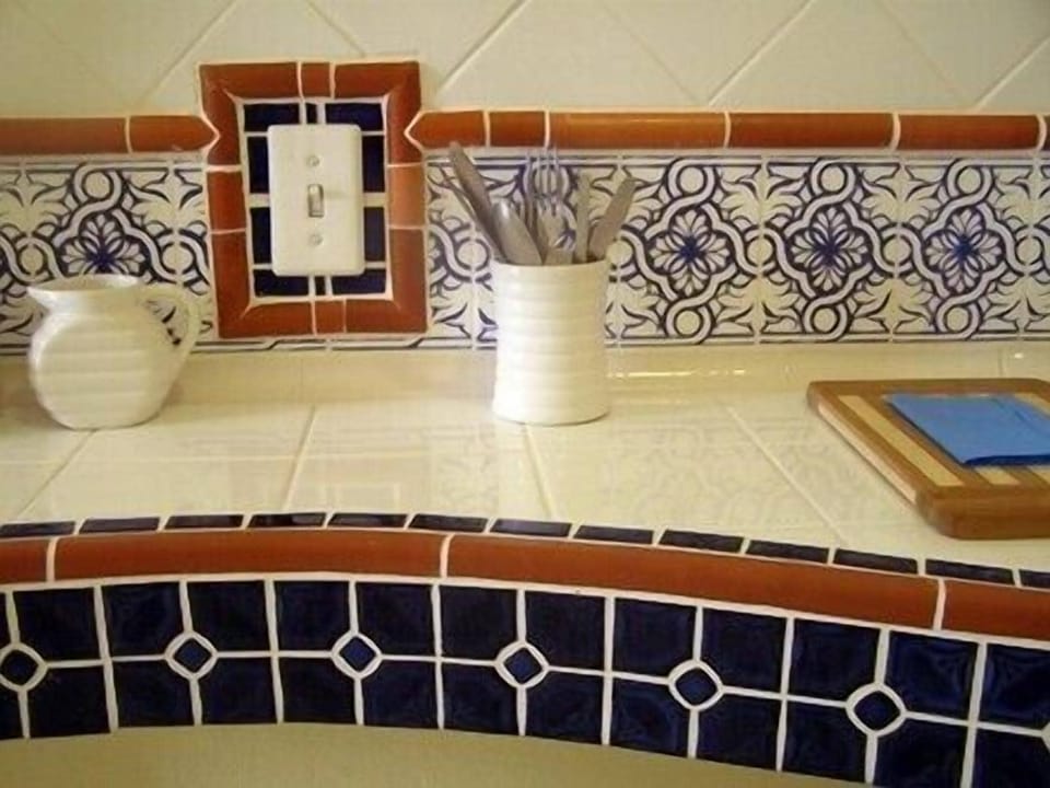 Basic Apartment, 1 Queen Bed, Private Bathroom | Private kitchen | Fridge, microwave, stovetop, coffee/tea maker