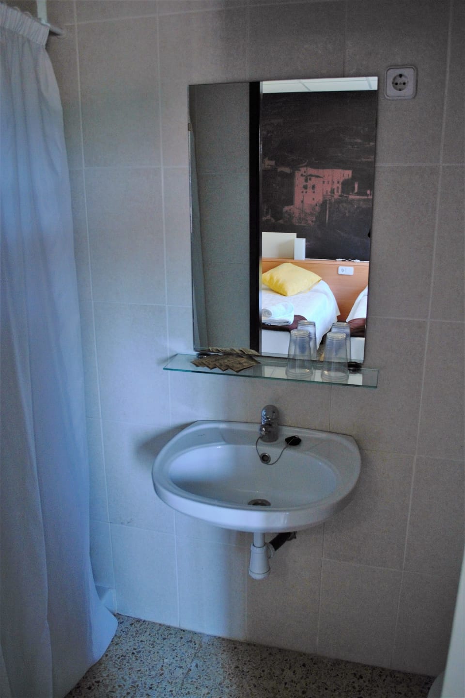 Bathroom sink