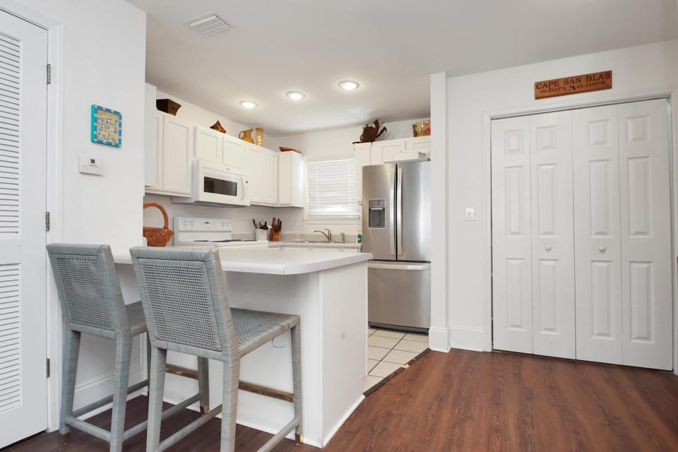 House, 1 King Bed (Barrier Dunes 422 ) | Private kitchen | Fridge, microwave, oven, coffee/tea maker