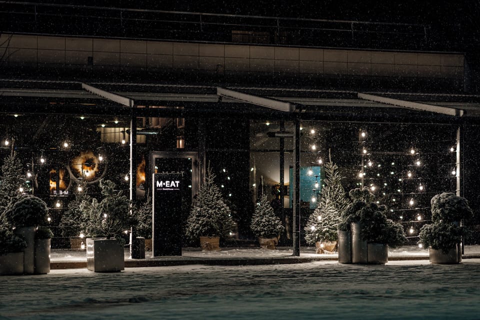 Breakfast, lunch and dinner served