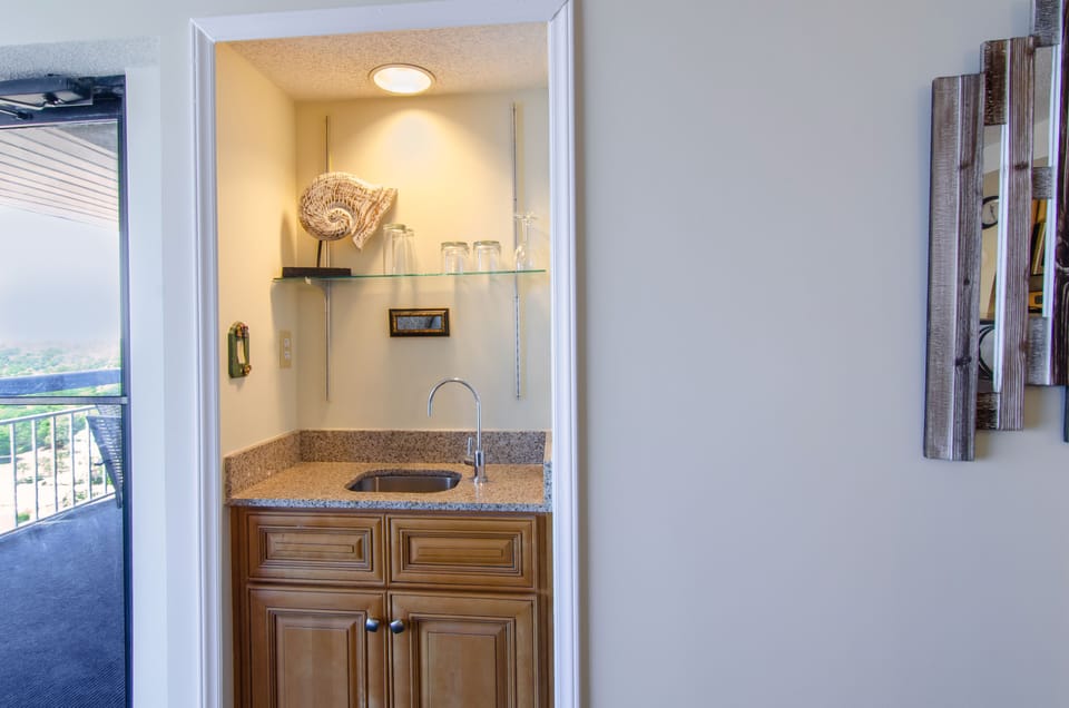 Condo, 3 Bedrooms, Ocean View | Minibar
