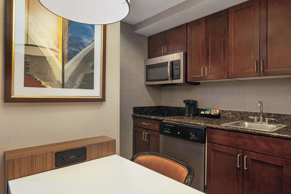 Full-size fridge, microwave, stovetop, dishwasher