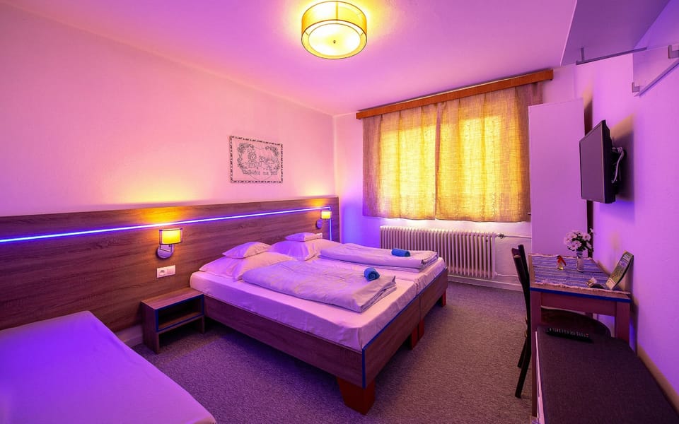 Double Room, Garden View | Desk, free WiFi