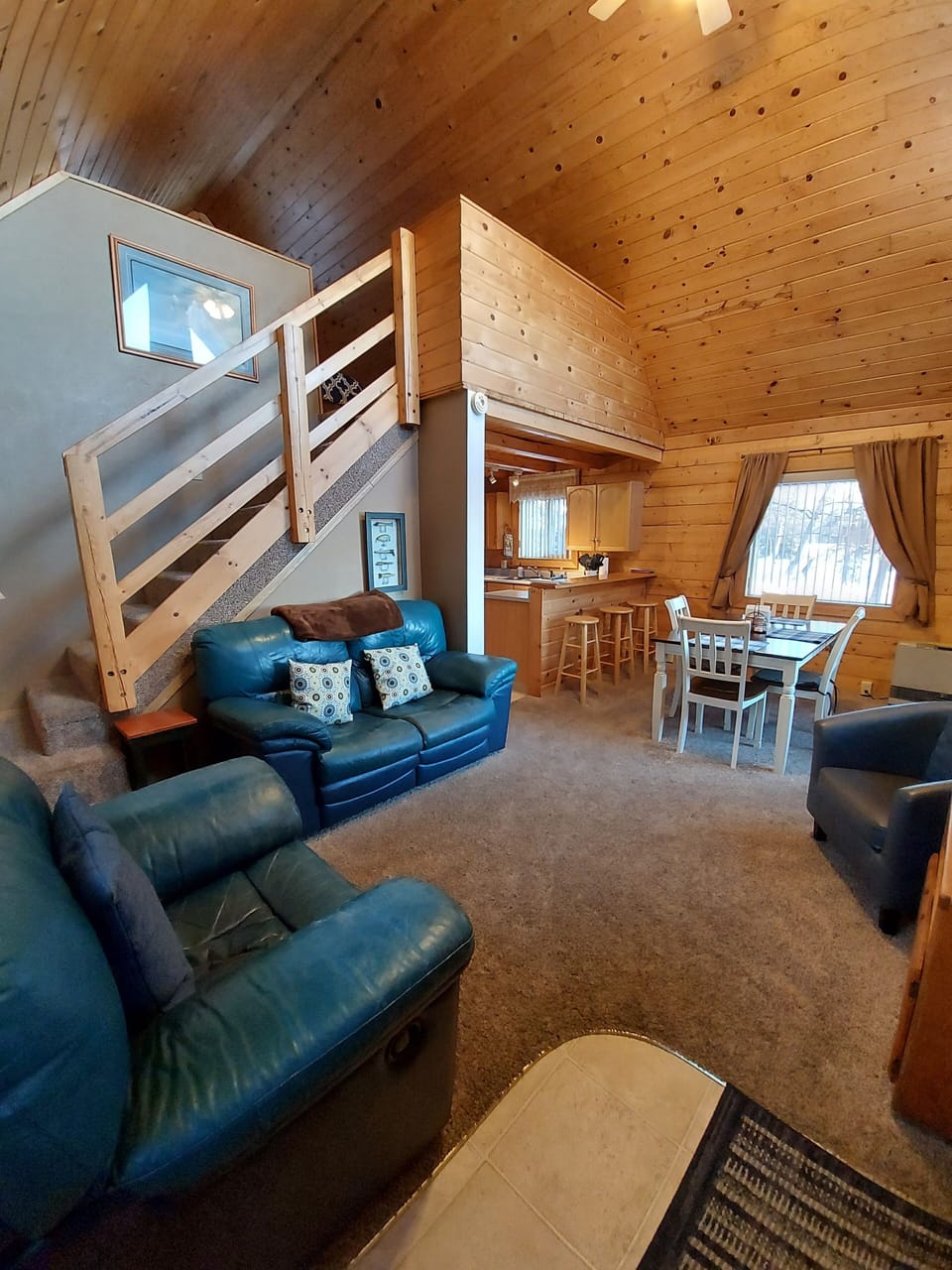 Grande Cabin | Living area | Flat-screen TV, DVD player
