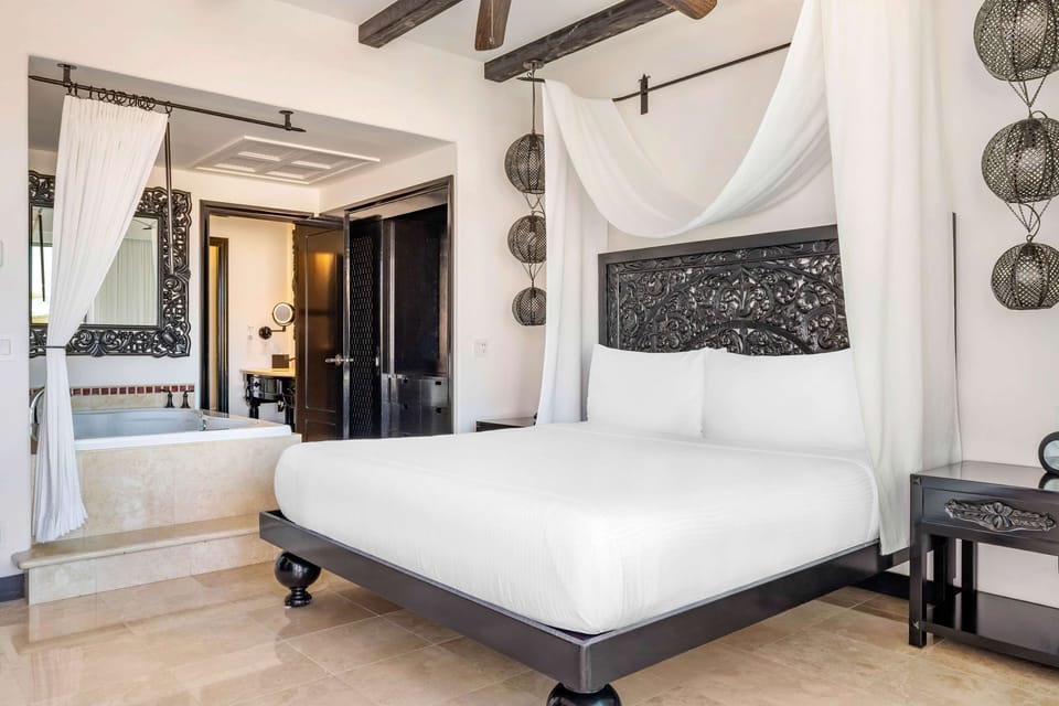 Premium bedding, in-room safe, iron/ironing board, free WiFi