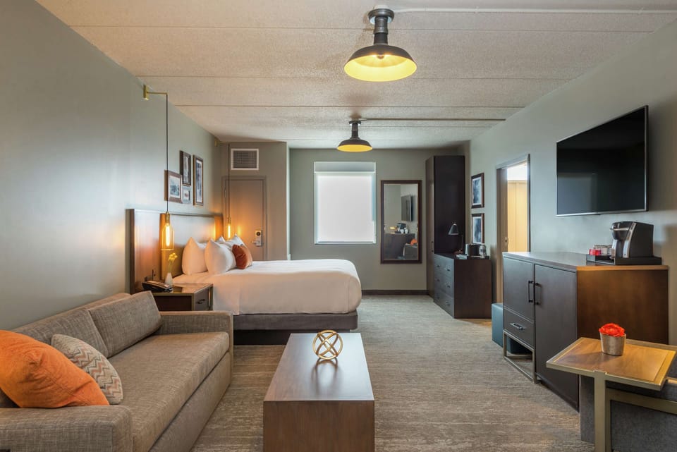 Studio, 1 King Bed | Egyptian cotton sheets, premium bedding, Tempur-Pedic beds