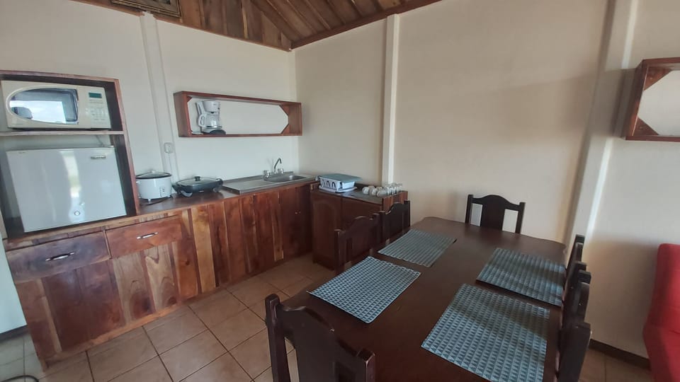 Family Cabin, Kitchenette, Ocean View | Private kitchen