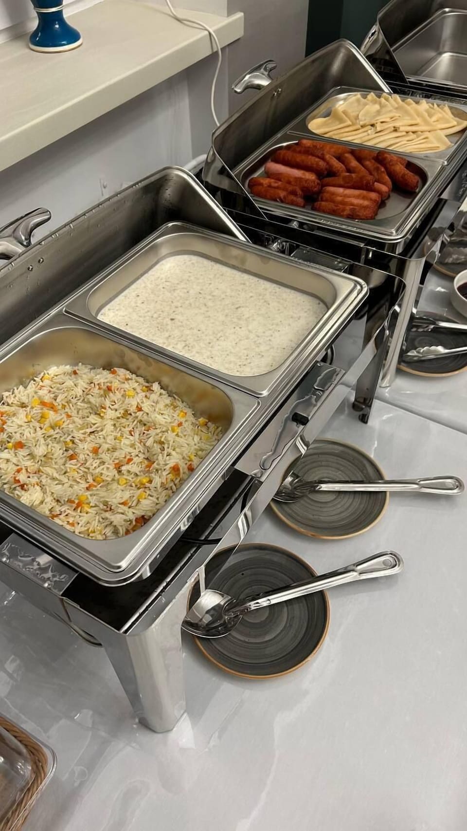 Daily buffet breakfast for a fee