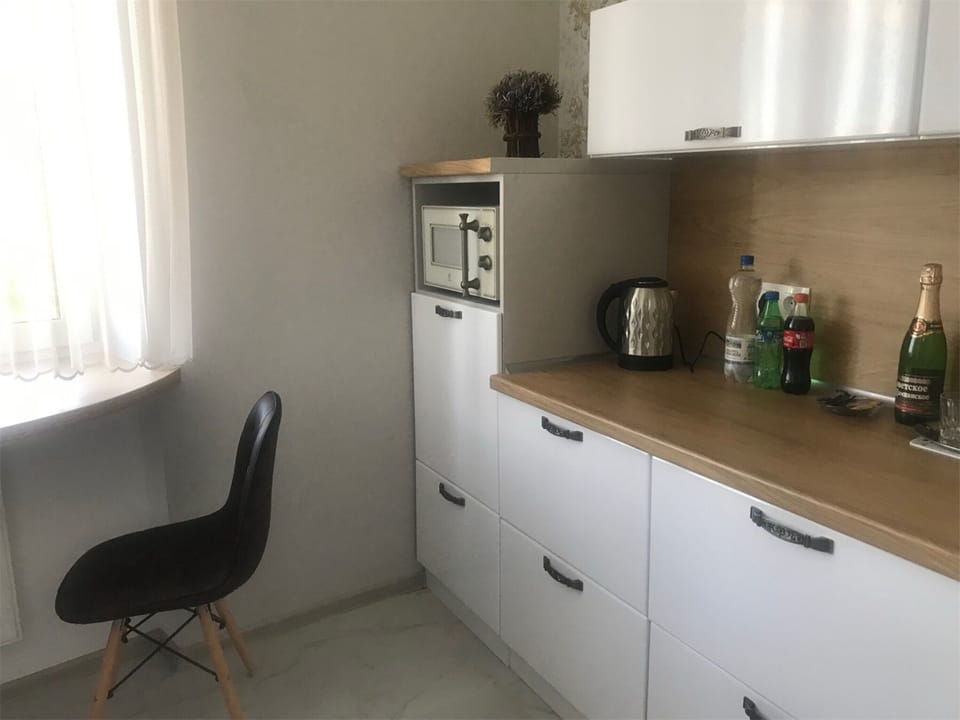 Family Studio Suite | Private kitchen | Fridge
