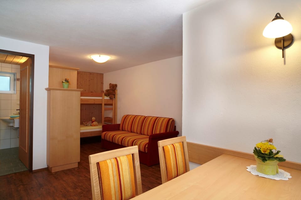 Family Room | Hypo-allergenic bedding, in-room safe, desk, cribs/infant beds