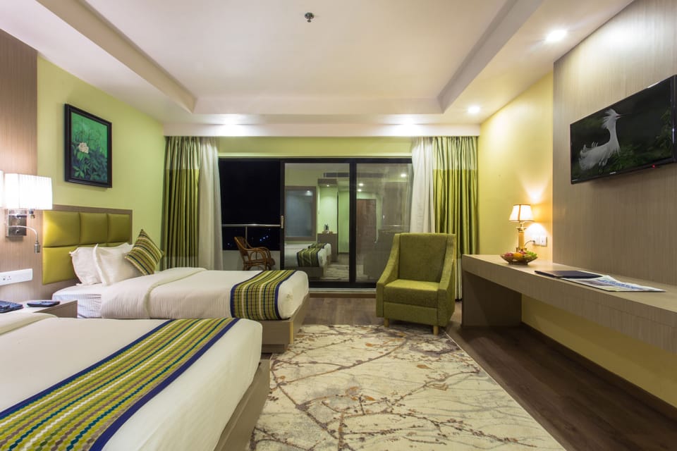 Deluxe Double or Twin Room, 1 Bedroom, Pool View | Soundproofing, iron/ironing board, rollaway beds, free WiFi