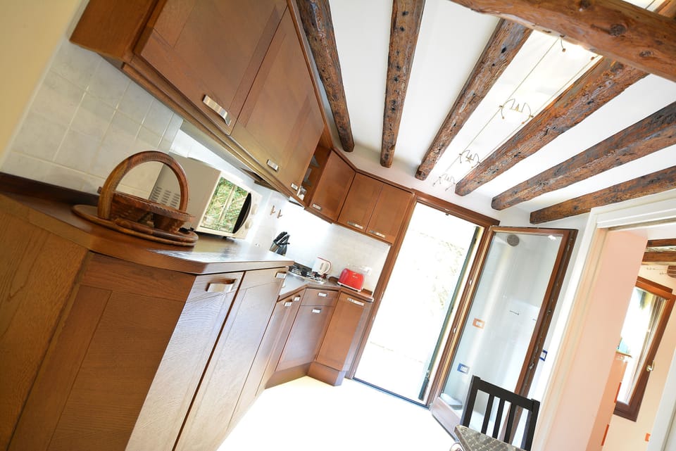 Single Room | Private kitchen | Fridge, microwave, stovetop, toaster