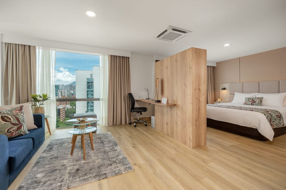 Deluxe Suite, 1 Queen Bed with Sofa bed | Premium bedding, down comforters, minibar, in-room safe