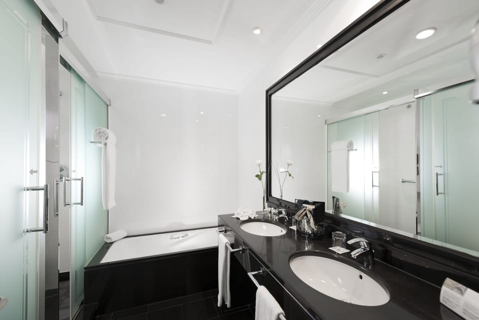 Separate tub and shower, deep soaking tub, rainfall showerhead