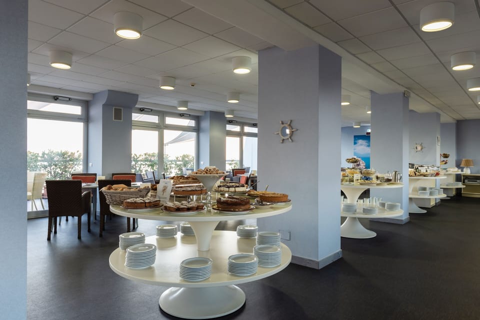 Daily buffet breakfast for a fee