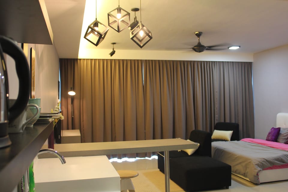 Deluxe Studio, 1 King Bed, Non Smoking, Balcony | Desk, iron/ironing board (on request), WiFi (free), bed sheets